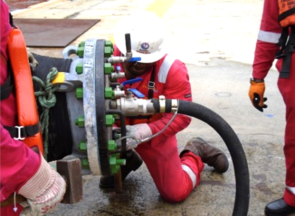 Tandem Floating hose String Assembly and Testing Front Puffin FPSO